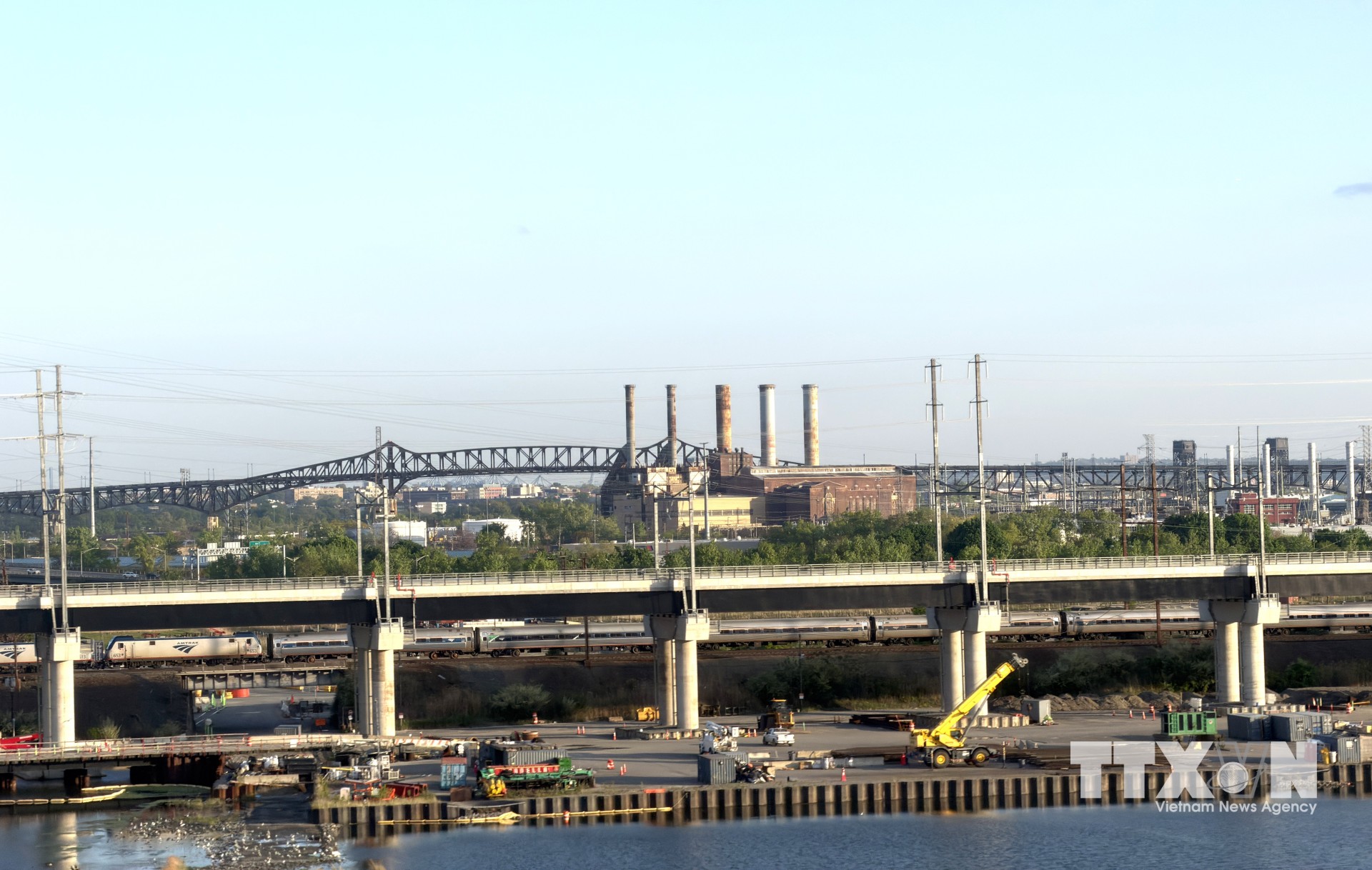 Nhà máy nhiệt điện chạy bằng khí tự nhiên Kearny tại bang New Jersey (Mỹ). (Ảnh: Ngọc Quang/TTXVN)